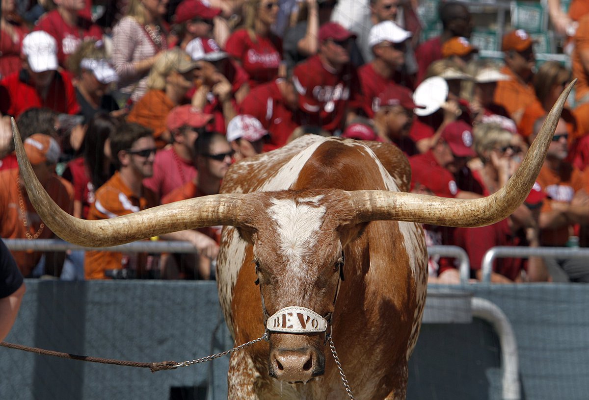 RCHorry's tweet photo. Blessed to receive an offer from UT #HookEm 🤘🏾🐂 https://t.co/1LLFWXjgGi