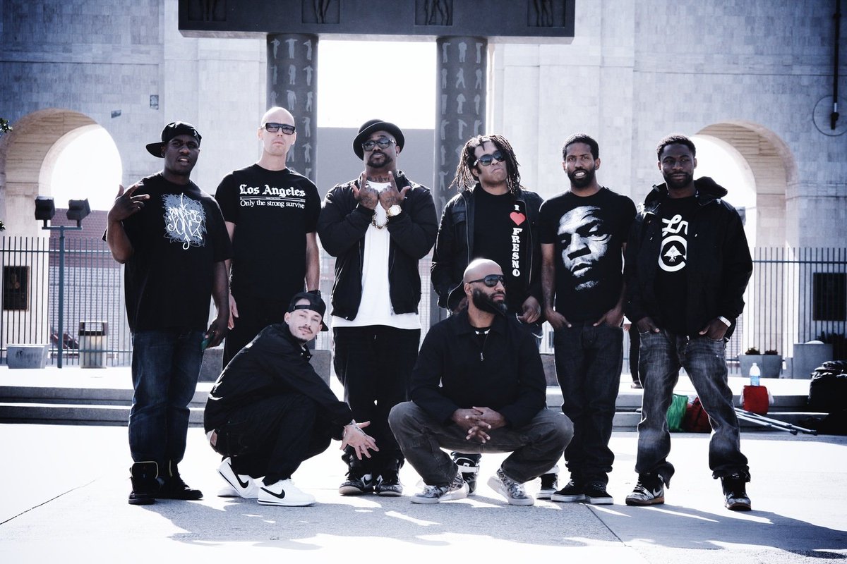 slabsx's tweet photo. @livinglegends tonight! #whadduptho #llcrew https://t.co/9ISP1IZVbY