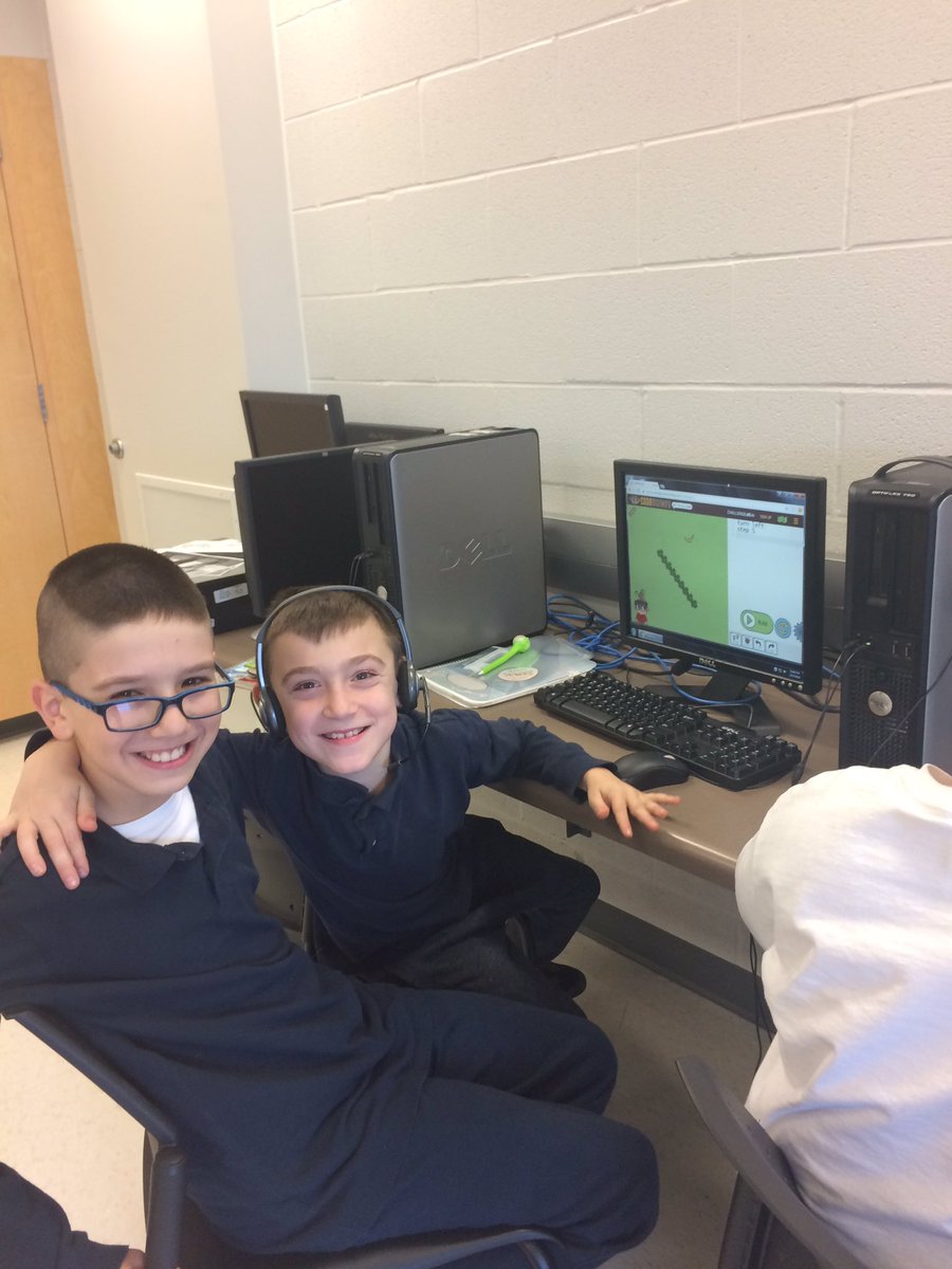 wizkidlearning's tweet photo. Hey @MitzieHunter ! Join us at #WKCHourofCode this week? Today, 75 students coded w/ us at St. Conrad in Toronto! #ontariocodes #CSEdWeek https://t.co/rq4lNVoRa9