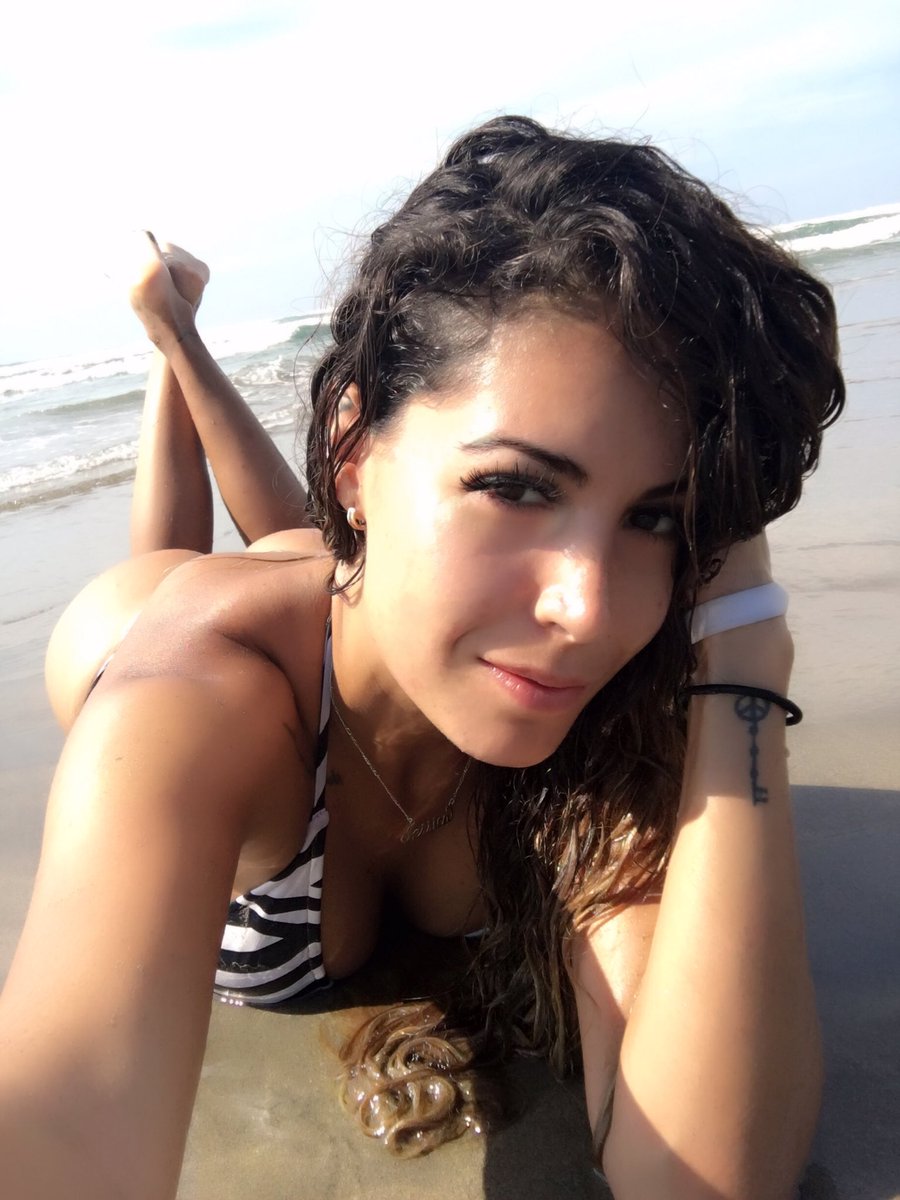 ladiablastonem's tweet image. La última y nos vamos 😉