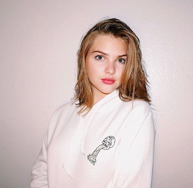 shmunee's tweet photo. One of our models, Daniela Aponte, in our skull design available in ash gray and white in small, medium, large. https://t.co/gO2552tXeh