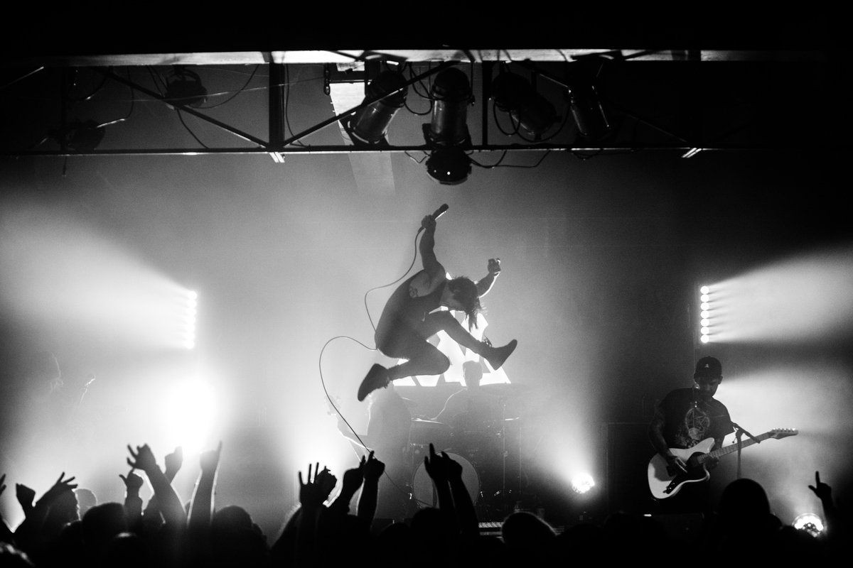 vdwyerr's tweet photo. them boyz up to something #overdosetour @tellesmith @danieltwa @twatonyp https://t.co/ooAHfNeiYy