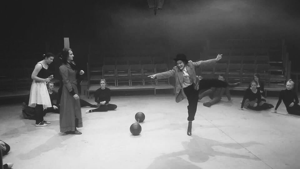 LaurenLomas's tweet photo. Opening night tomorrow ❤️🎩 @Redhead_Musical https://t.co/BawliEuMw0
