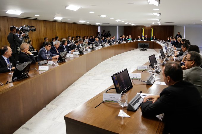 Ver imagem no Twitter Ver imagem no Twitter