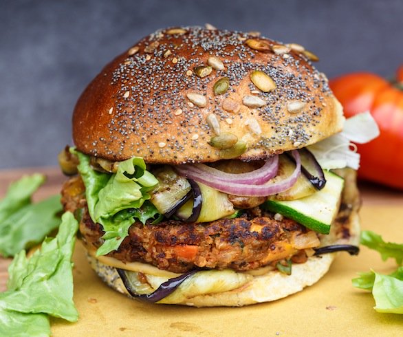 vivamag's tweet photo. Mmm... All the goodness of a #burger without any meat: what more could veggie lovers ask for? #OTA_VivaMag https://t.co/6oI6QnG828 #foodie https://t.co/vDA4kCYSCa