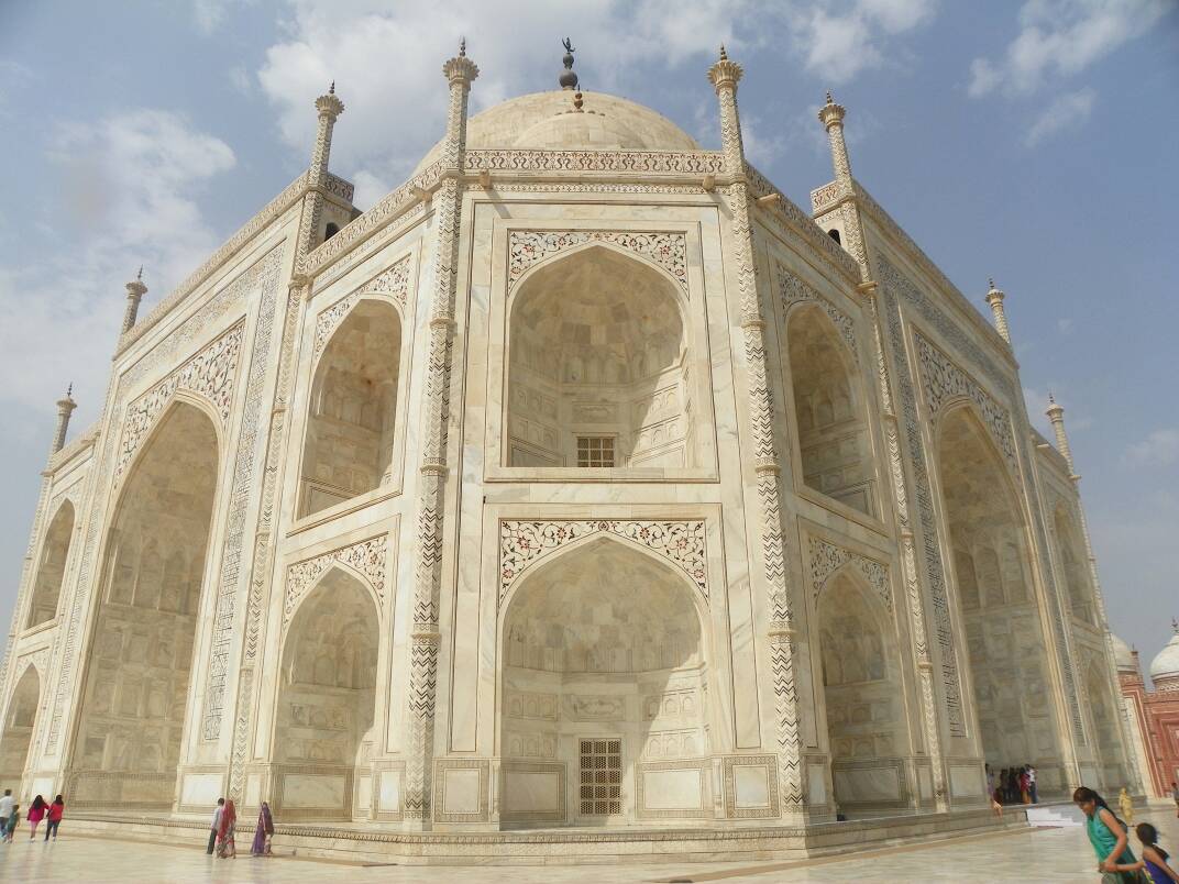 TravartOfficial's tweet photo. The Architect Ahmed Lahauri designed and made this architectural marvel of Modern world.It is the greatest architecture ever #VisitTajmahal https://t.co/KyI616SM2V