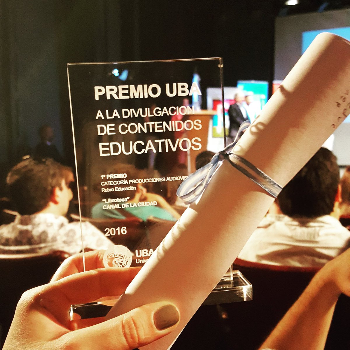 eugeniazicavo's tweet photo. Ya en #PremiosUBA y #Libroteca ganó a mejor programa educativo en tv! Soy profe y egresada de la UBA y me da un orgullo especial. Alegrón! https://t.co/C92HHJU0yh