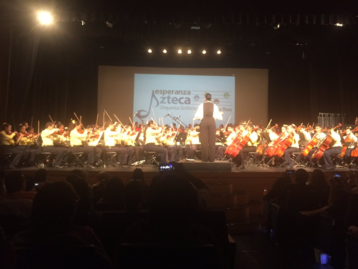 jmartinsamano's tweet photo. Comienza gran concierto de la Orquesta y Coro Esperanza Azteca Quintana Roo. Teatro de Cancún! Enhorabuena! @AztecaQroo @FundacionAzteca https://t.co/guLDWBRk6y