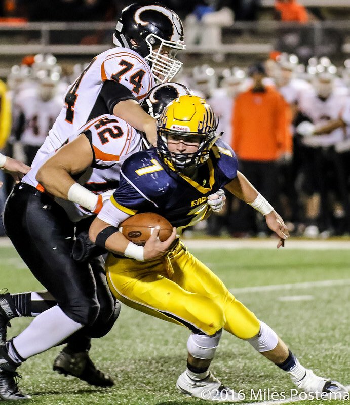 anderparker's tweet photo. Senior season highlights 🐑🏈 thanks 104! https://t.co/qdFkK2AXFv https://t.co/9wJDrCkgm4