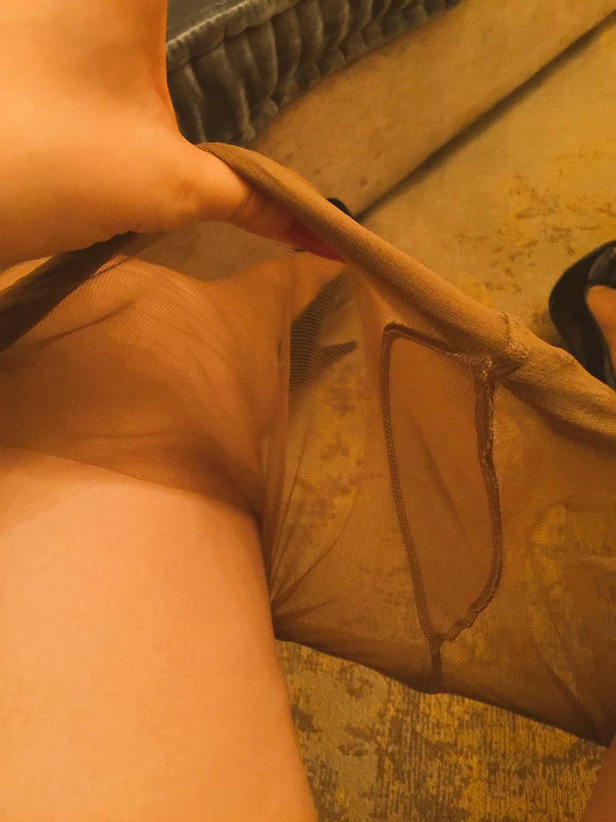NoraMistress's tweet photo. Meine echte #Nylon #Strumpfhose wird an den #Meistbietenden #versteigert - extrem duftend -noramarinelli.com https://t.co/ORtwsZzuHV