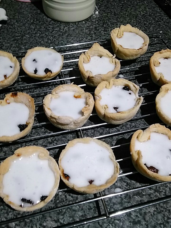 First mince pies of the season, think I need some practice