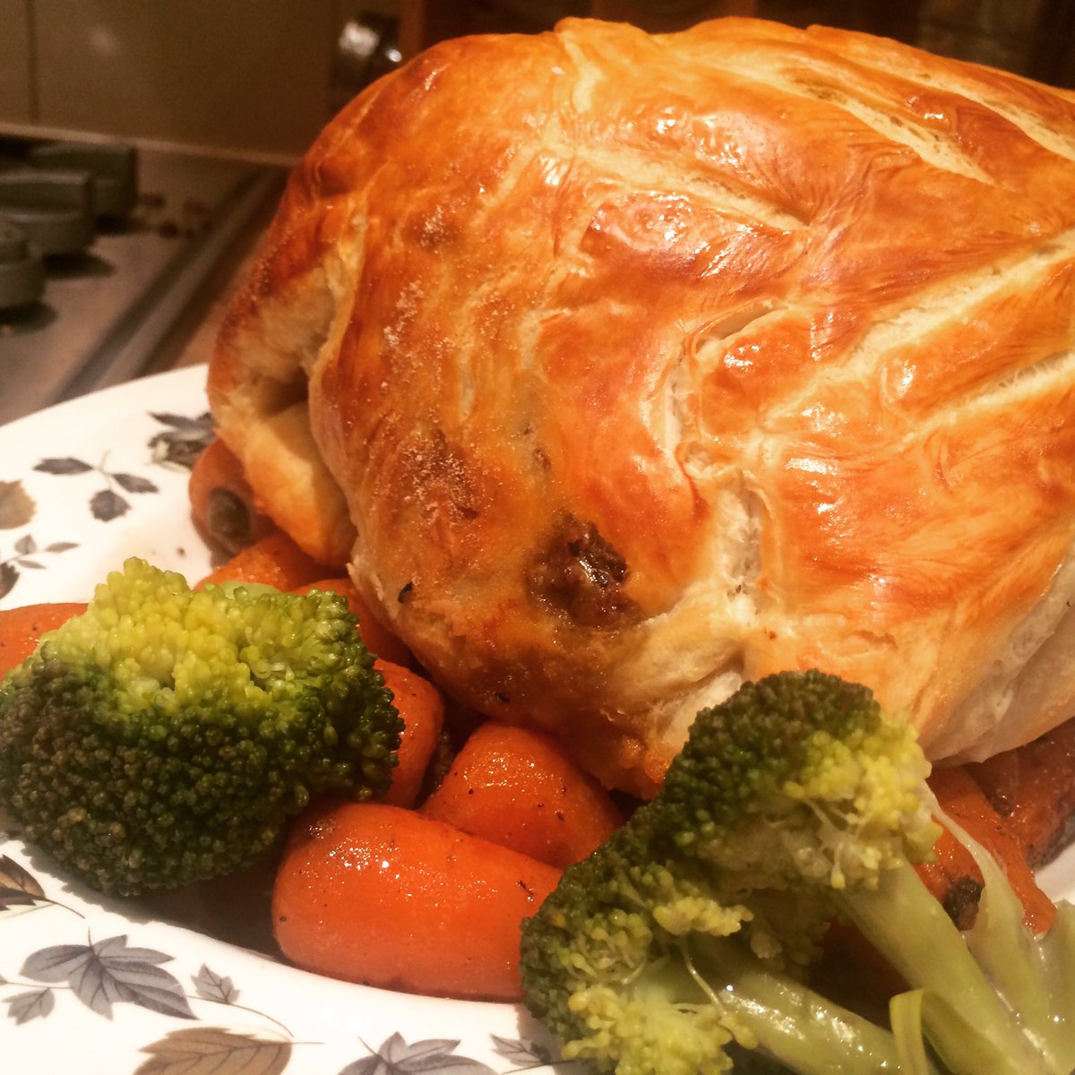 chefinrobinson's tweet photo. #topsidebeef #beefwellington served in the Robinson/dance household for tea tonight. #homecook #freshfood #mushrooms #whisky #pastry https://t.co/ZnSMFmP2Dz