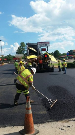 OldcastlePS's tweet photo. Experts at pavement. #pavementsolutions #reseal #asphalt #transportation #DOT #roads #roadsafety https://t.co/xcZgEpZXv8