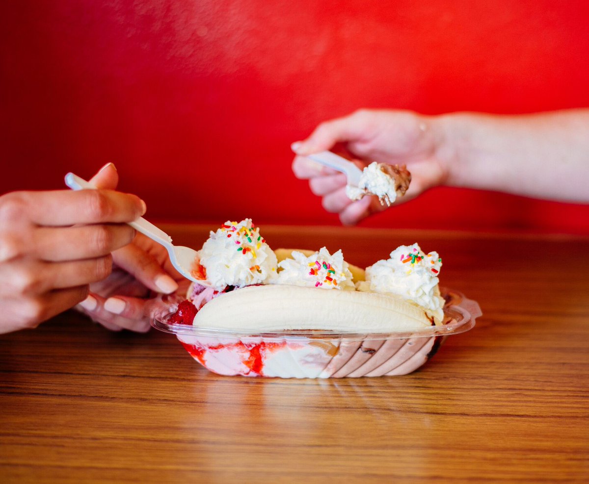 PrincePucklers's tweet photo. Treat your loved ones this holiday season to a gift card from Prince Puckler's! #eugene #holidaycheer https://t.co/Ae1MVaGmJd