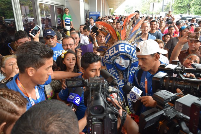 III Juegos Bolivarianos de Playa en Iquique Chile: El Salvador 5 Paraguay 3. CAMPEONES. Medalla de Oro. Cy8bs92XEAAJt_d