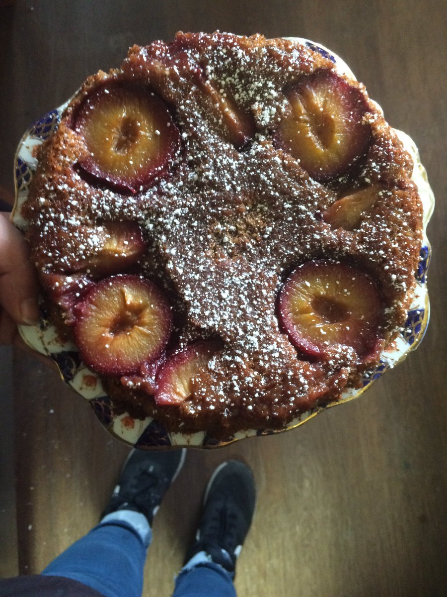 I've neglected Twitter somewhat of late, so turning over a new leaf with this winter delight- Spiced plum syrup cake #vegan #vegancake