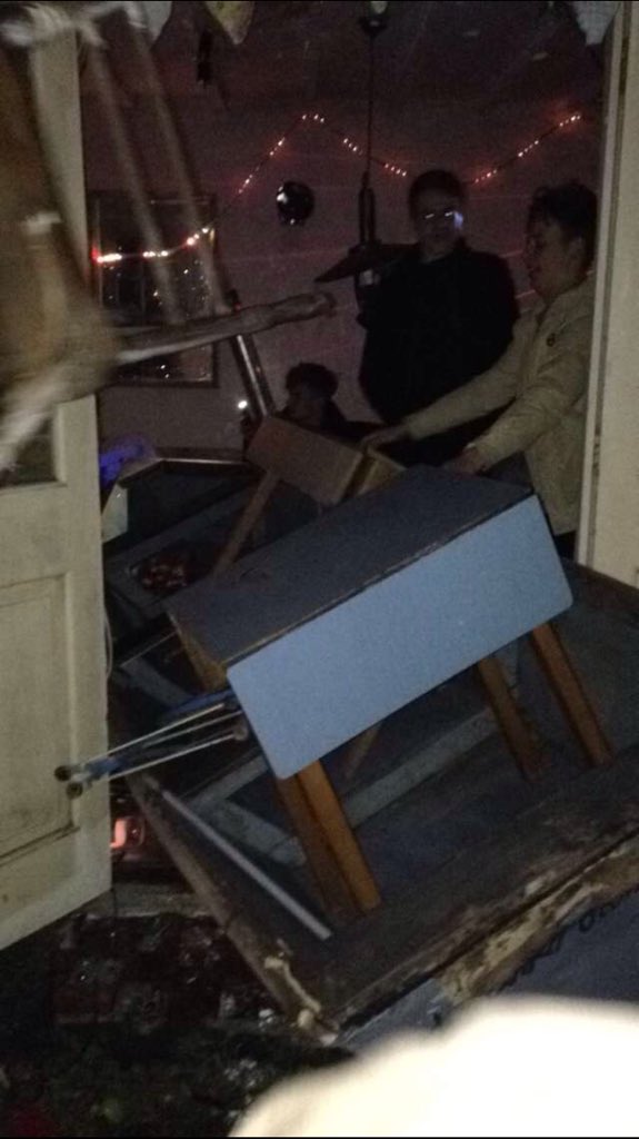 caldavies99's tweet photo. @oliviablades99 and the shed #howcouldyouforget https://t.co/chcEon4I9B