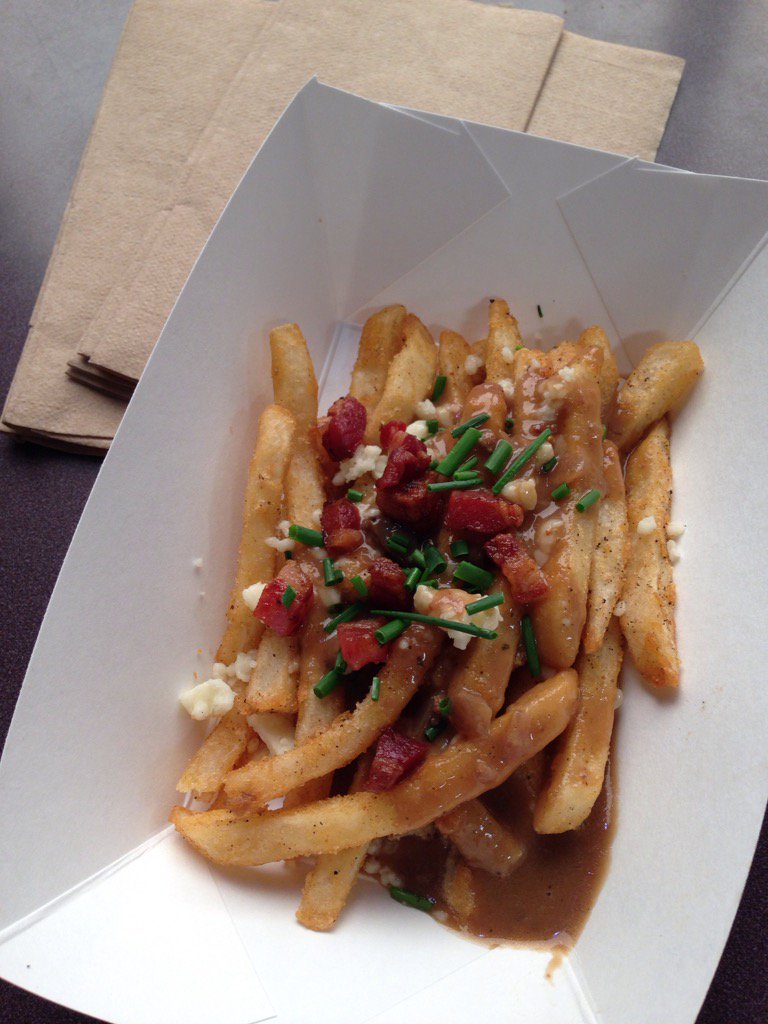 huffnbrough's tweet image. Poutine with bacon! Who knew it could be so good!#oh canada #Poutine @UA_Food @chefmandyallday