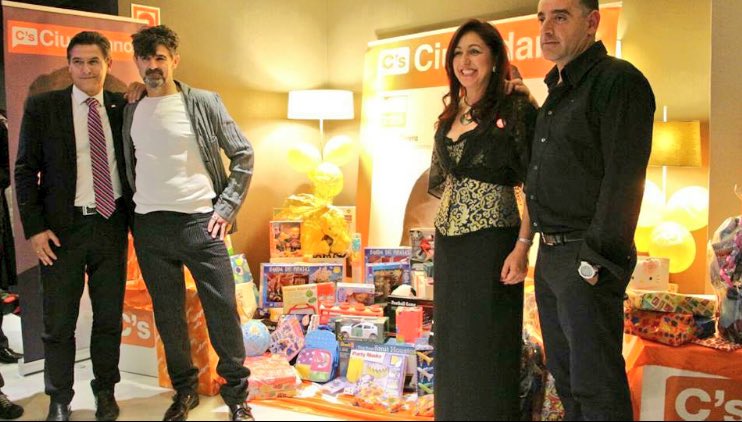 lorennart's tweet photo. #DiaInternacionaldelVoluntariado mi reconocimiento a la labor que @LuisSalvador y la #redcs llevan a cabo @silviamtorresc @merchemoralesj 👏 https://t.co/56kEZGgD3O