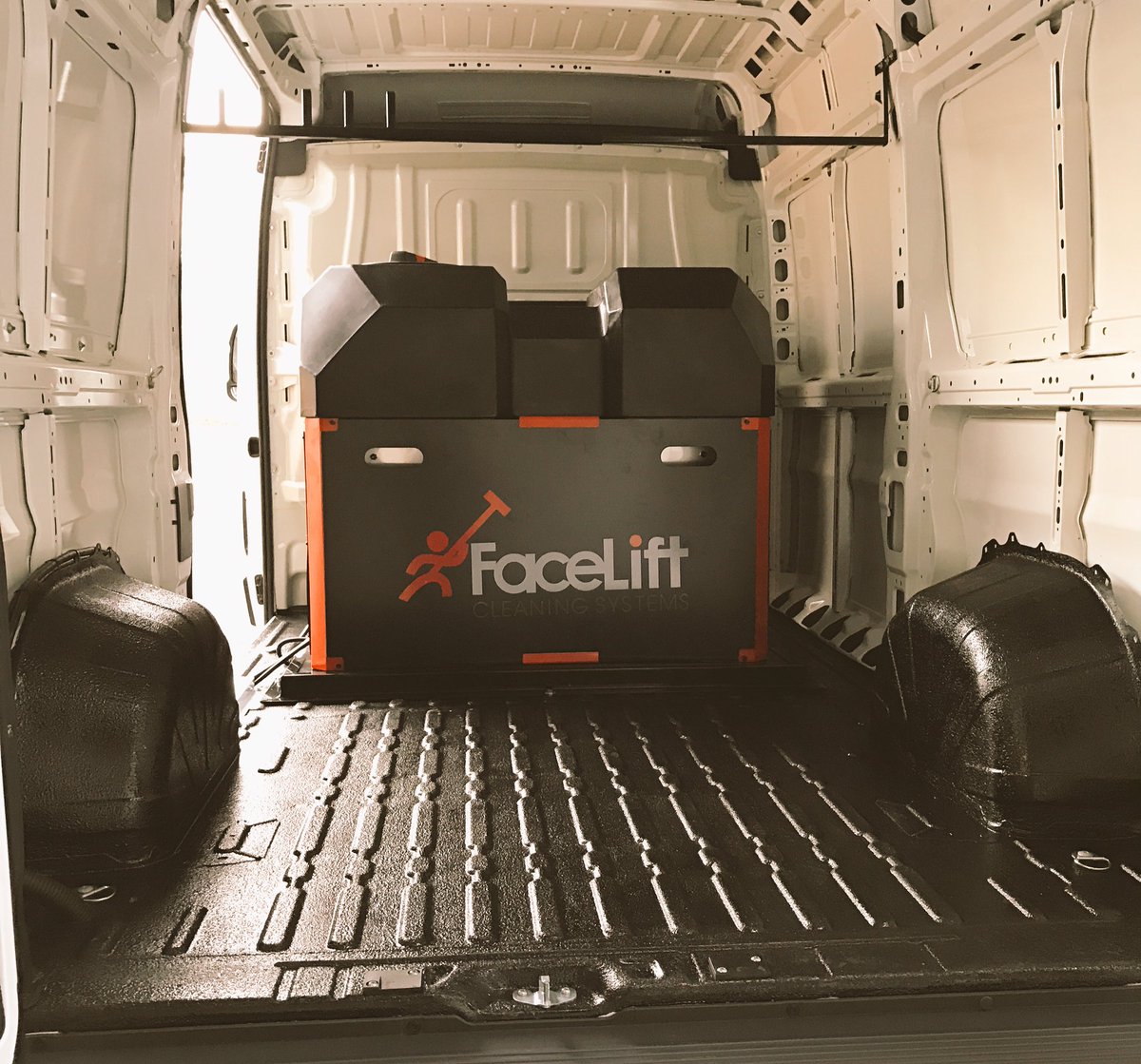 FaceLift Phoenix 1000 Litre System..  

Built in #wales, fitted in #Liverpool and off to clean windows in #Leeds