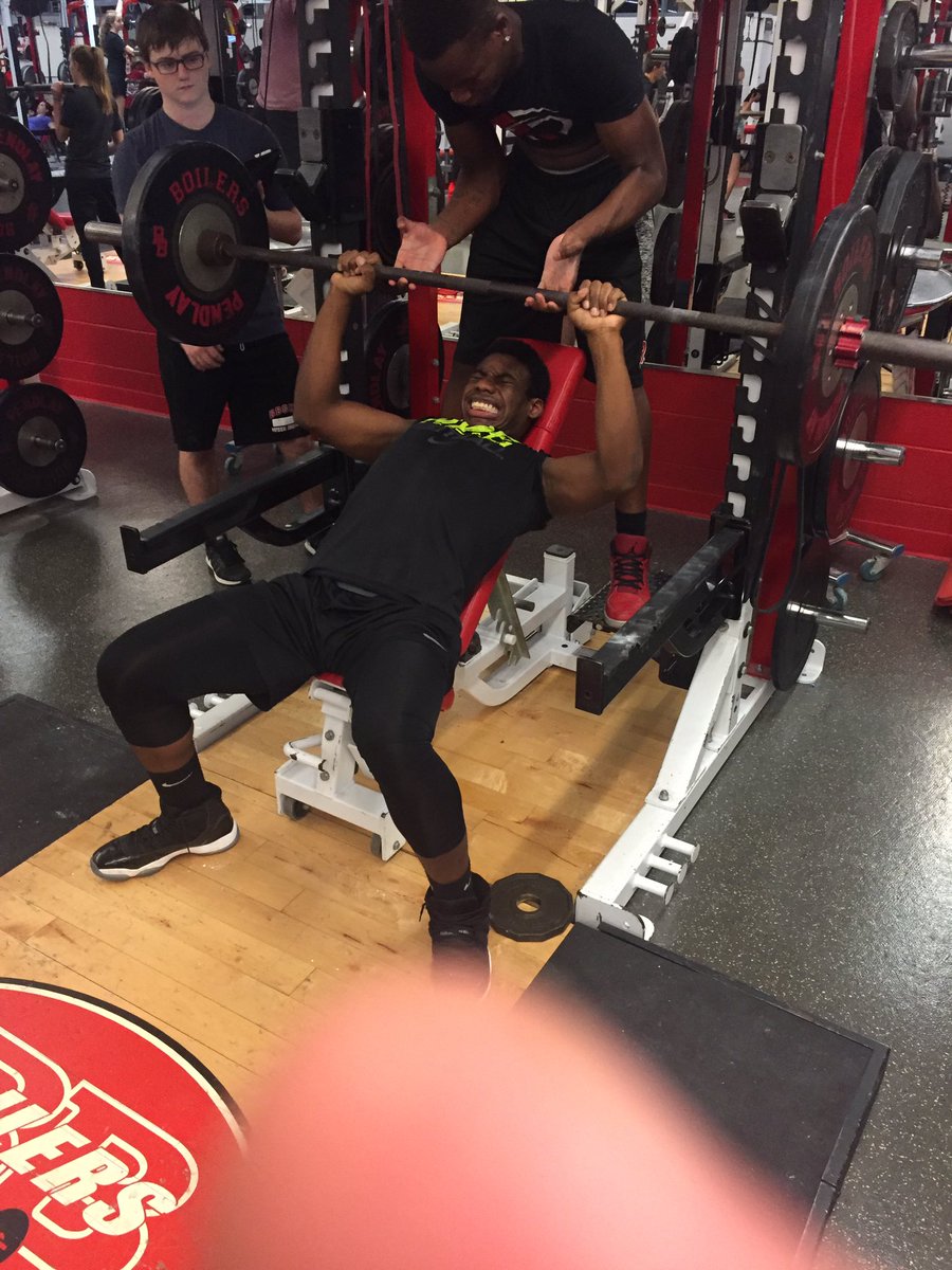CoachAVogel's tweet photo. Soph O/S Continues to improve & put in the work #KeepsWINing https://t.co/g7FQqGd4iK