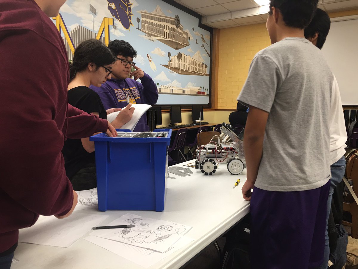 mchi_robodogs's tweet photo. Monday night robotics meet, team debates on overall robot design. https://t.co/RHTOLBIEze
