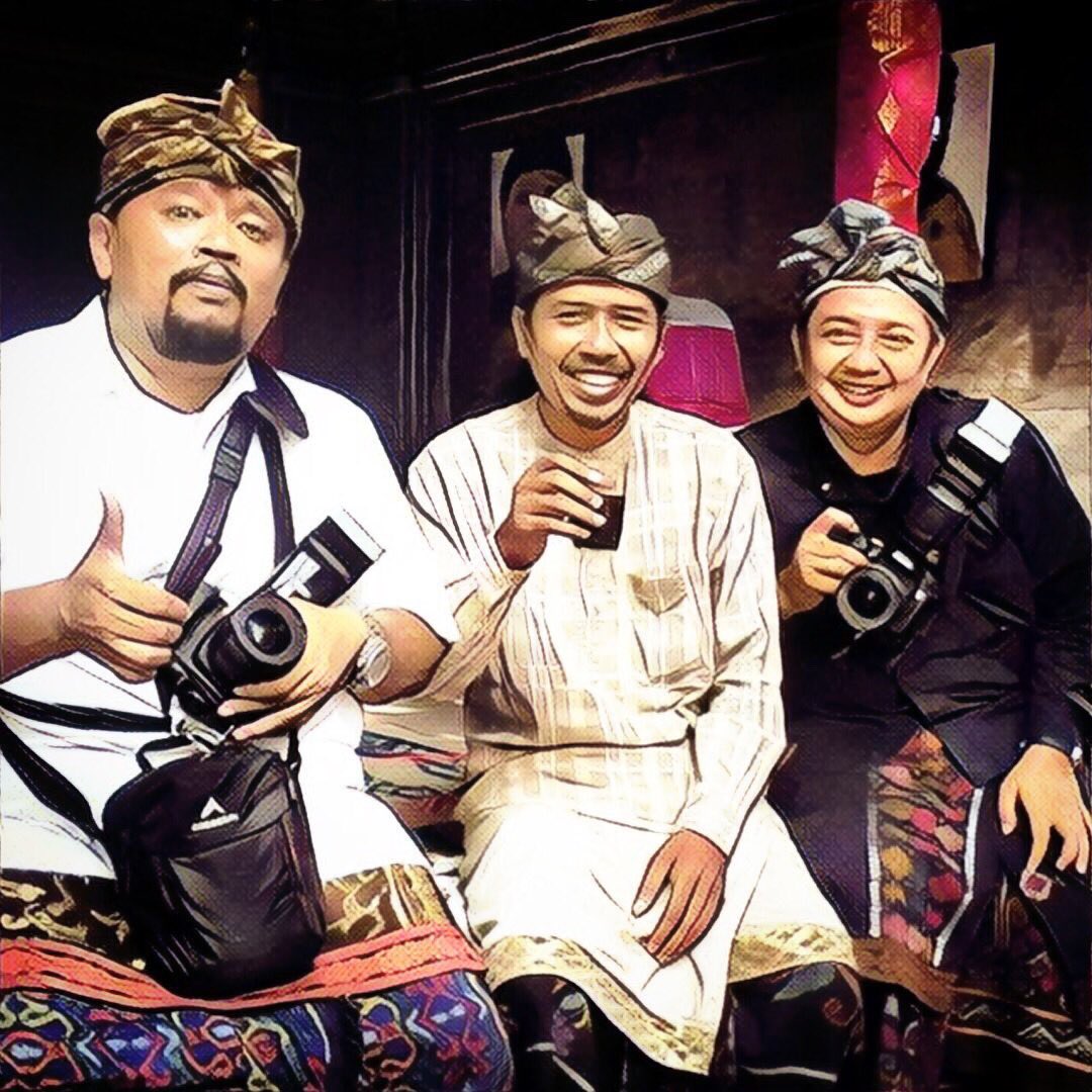 waktu itu dikedewatan foto bareng <a href="/kodratbali/">Bli kodrat</a> dan <a href="/tuwik1/">Tuwik</a>