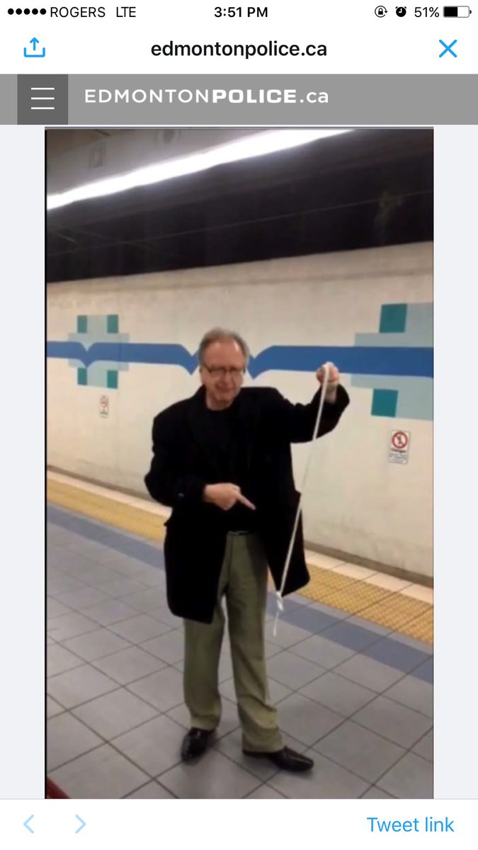 maaj19's tweet image. What a بغل. Stay safe my hijabi friends. #yeg #MakeItAwkward