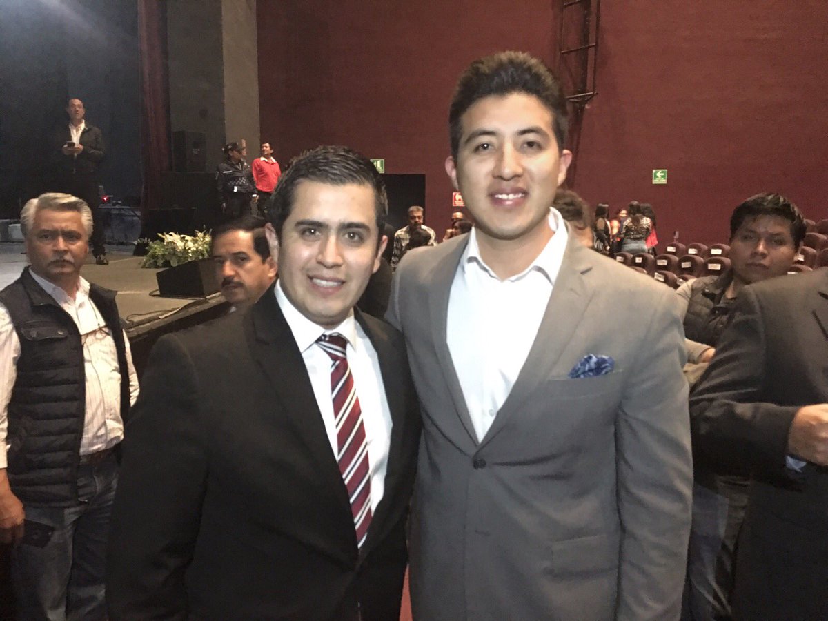 JoseFernandoSls's tweet photo. Un gusto coincidir y saludar a mi amigo @LorenzoRiveraN en el 1er año de resultados de los legisladores poblanos. #JuventudEnMovimiento https://t.co/nwzoNWvTrf