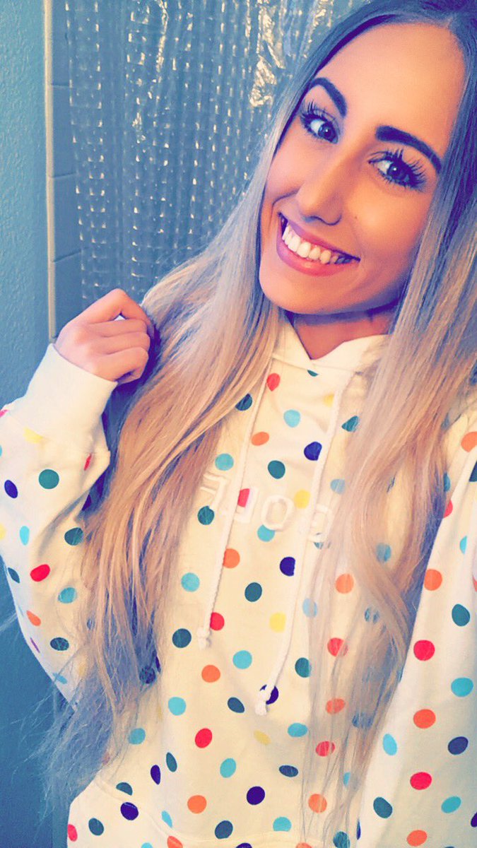 llisonbyrd's tweet photo. I am sooo spoiledddddd! I really wanted to get this hoodie @ the carnival but they sold out so Ollie ordered it 4 me 😍🙏🏼❤️ #love #luckyGirl https://t.co/WoKaIkSpmI