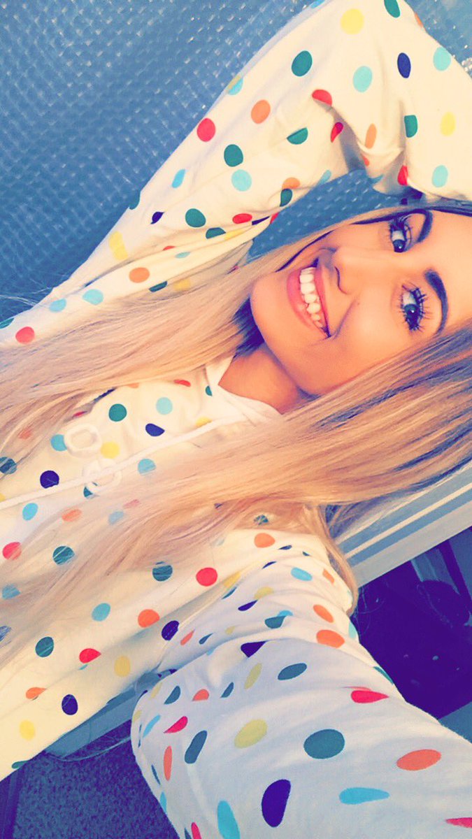 llisonbyrd's tweet photo. I am sooo spoiledddddd! I really wanted to get this hoodie @ the carnival but they sold out so Ollie ordered it 4 me 😍🙏🏼❤️ #love #luckyGirl https://t.co/WoKaIkSpmI