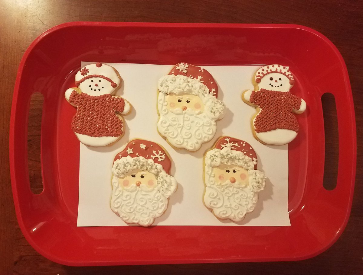 seriouslywitty's tweet photo. I love decorating cookies... https://t.co/pFYNlVHb1C
