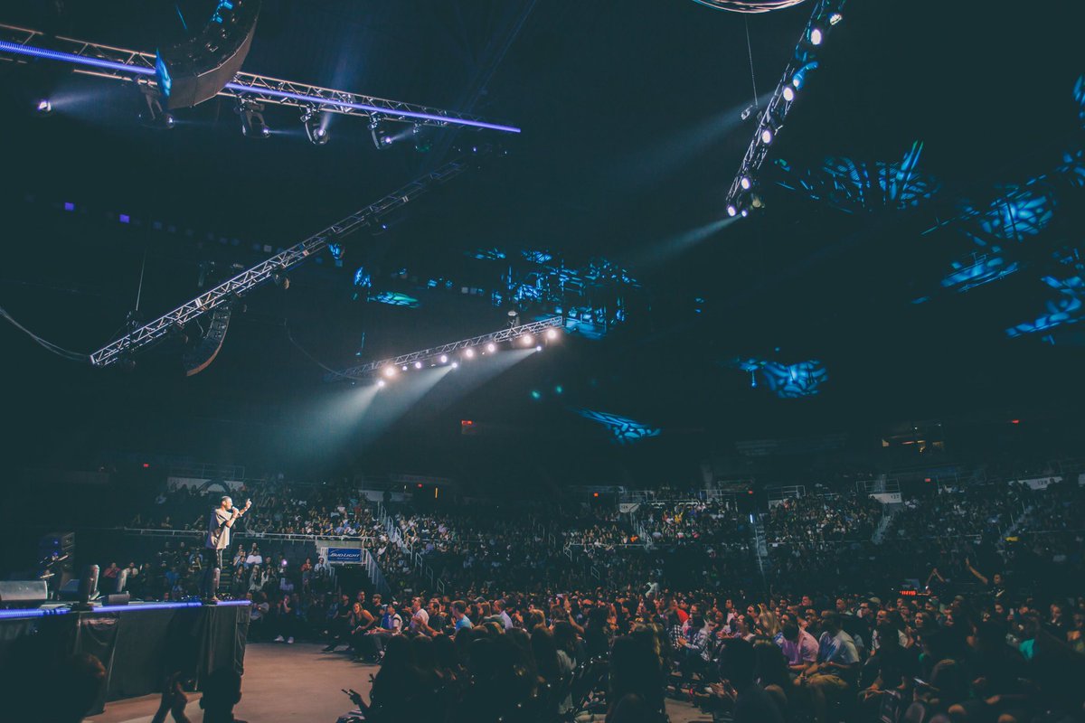 awakeningcon's tweet photo. God loves us even WHILE we sin and is ALWAYS ready to embrace and forgive us! #AwakeningConf https://t.co/kAHvbWCyyw