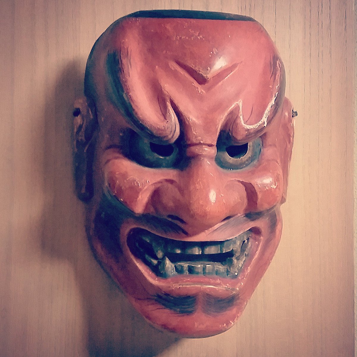 能面 #顰 #しかみ 元々 #獅子噛 が「しかみ」に変化。 #しかめっ面 や