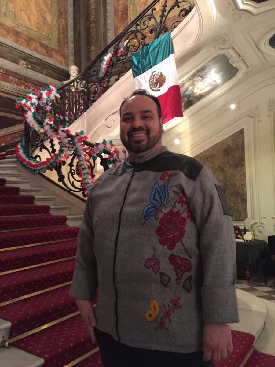 Hoy  en Paris la posada <a href="/FranceAmerique/">France-Amérique Magazine</a> , de los amigos de Mexico en Francia con la participacion de <a href="/chefDcm/">David Cetina Medina</a> . Todo un exito!