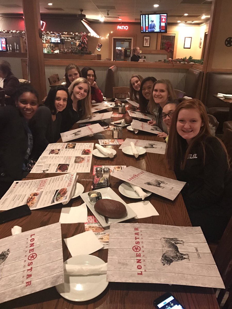 CHSRocketsCheer's tweet photo. Team dinner! #family 💙 https://t.co/JUpTEDhpnS