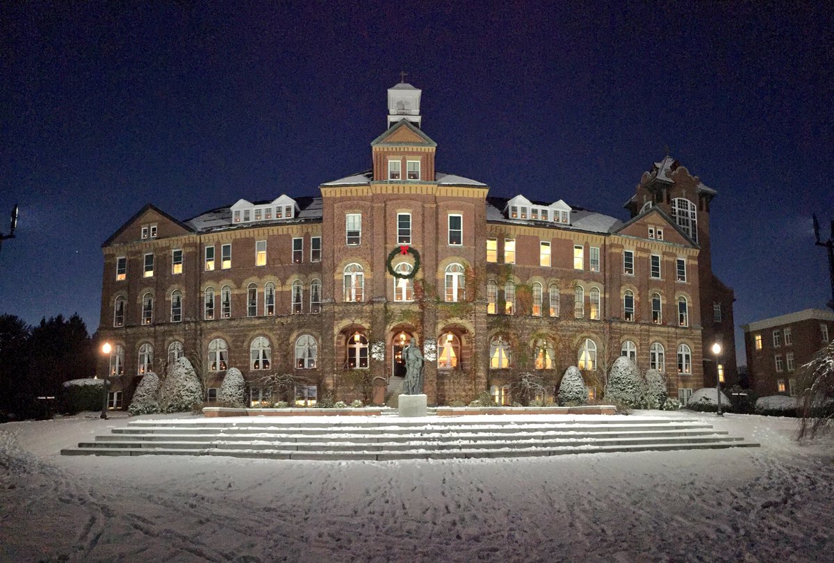 Saint Anselm Crier (StAnselmCrier) Twitter