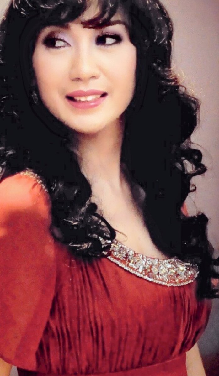 Orang2 terhubung dengan cara yang istimewa. Ada alasan kenapa orang2 datang dan pergi, karena sebuah hubungan itu sangat berharga.😊