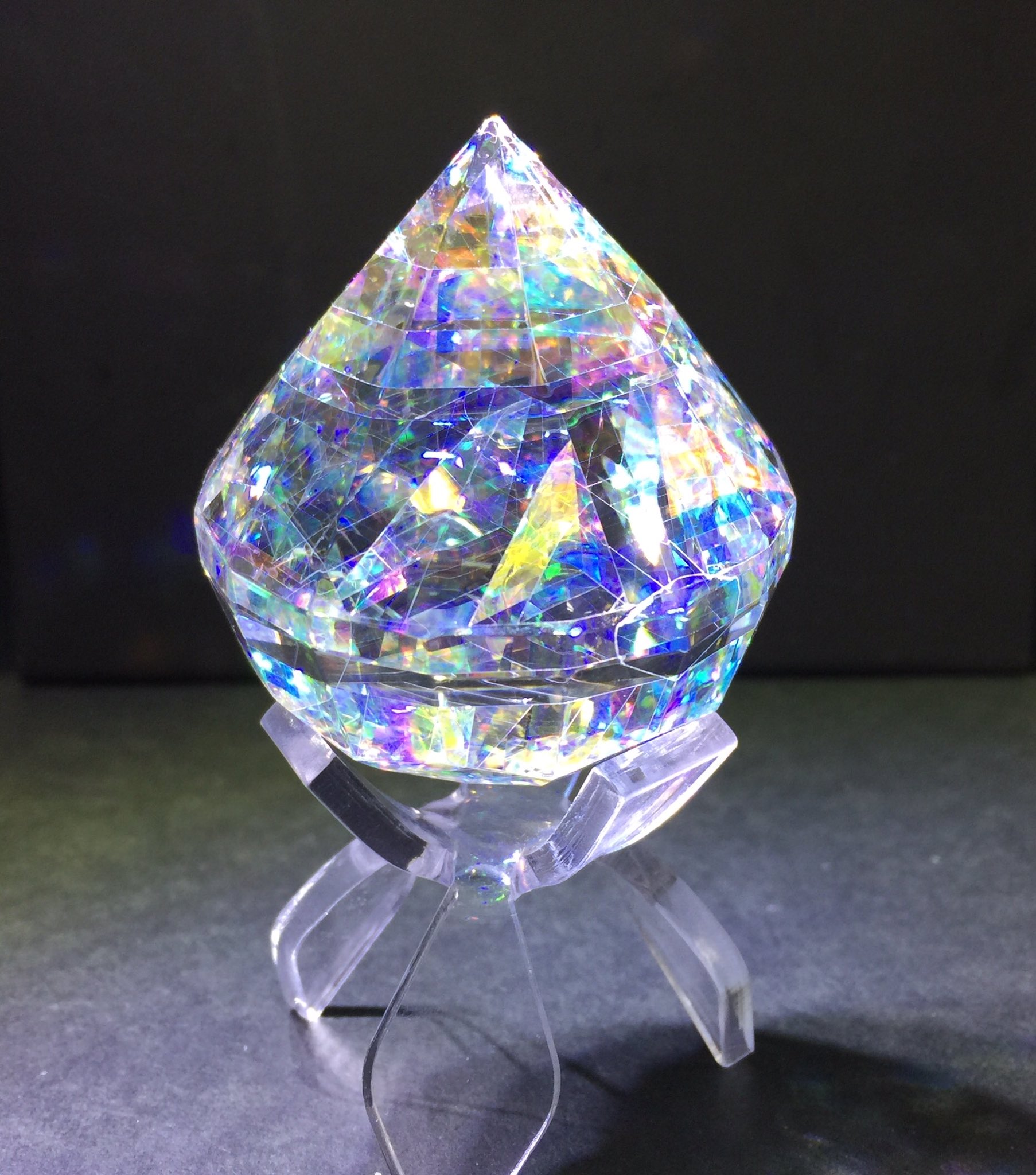 モナジー工房 虹の結晶 ムーンボウ 菱形 ペンダント