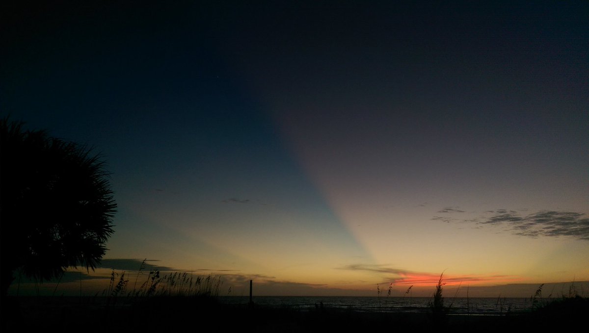 tbenderphoto1's tweet photo. #CrescentBeach #Siesta Key
#StickneyPointBridge #MidnightPass
A #CrepuscularRay #Sunset #Weather 
#Nightsky @SNNTV @gotoPRpros
@ESimsAuthor https://t.co/rZggE3Ifgn