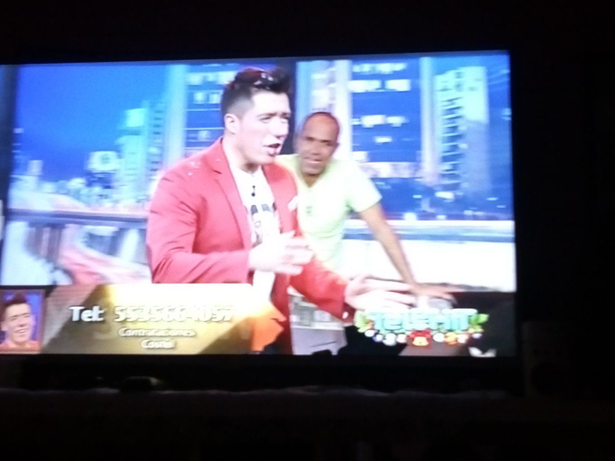 CELIC_CAZADERO's tweet photo. Llegando de trabajar y viendo a @CostelOficial  en #guerradechistes #comediafina =o) https://t.co/p6UkWrszuz