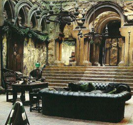 { Rol con <a href="/Pansyship/">Pansy Parkinson</a> }

Sala común de Slytherin.