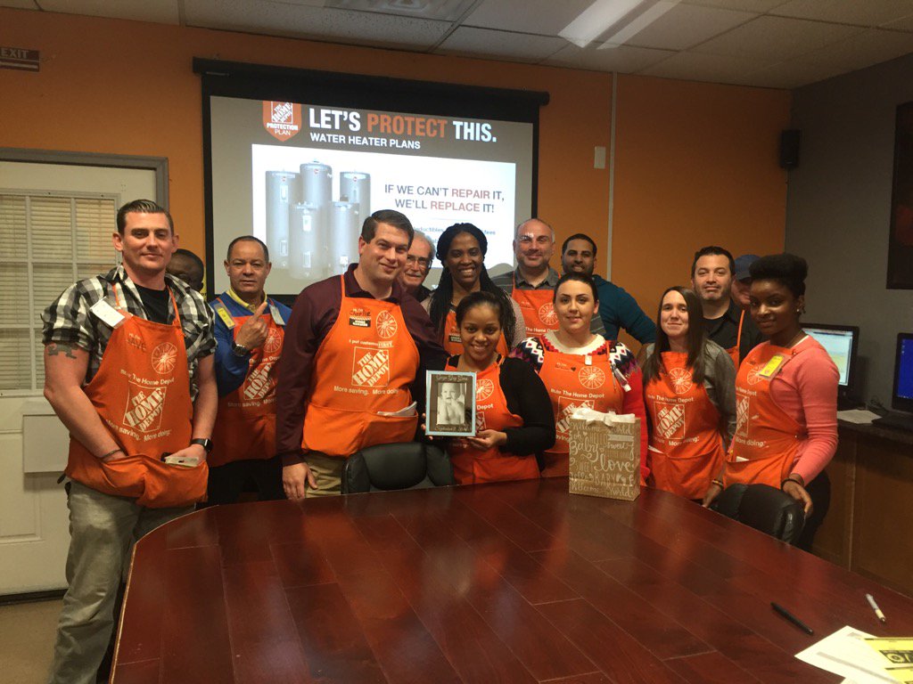 0963SM_Charlie's tweet photo. Presenting Janiris ASDS with a welcome back from maternity leave gift, from the management team #NYMKINDNESS https://t.co/NAAhJitgjX
