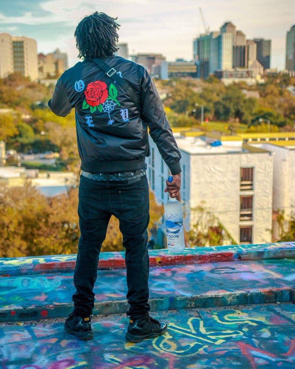 iFoeTwenty's tweet photo. It's a different view from where I'm standing at #ATX #Texas #greygoose #retros https://t.co/7qUDTuEyXs