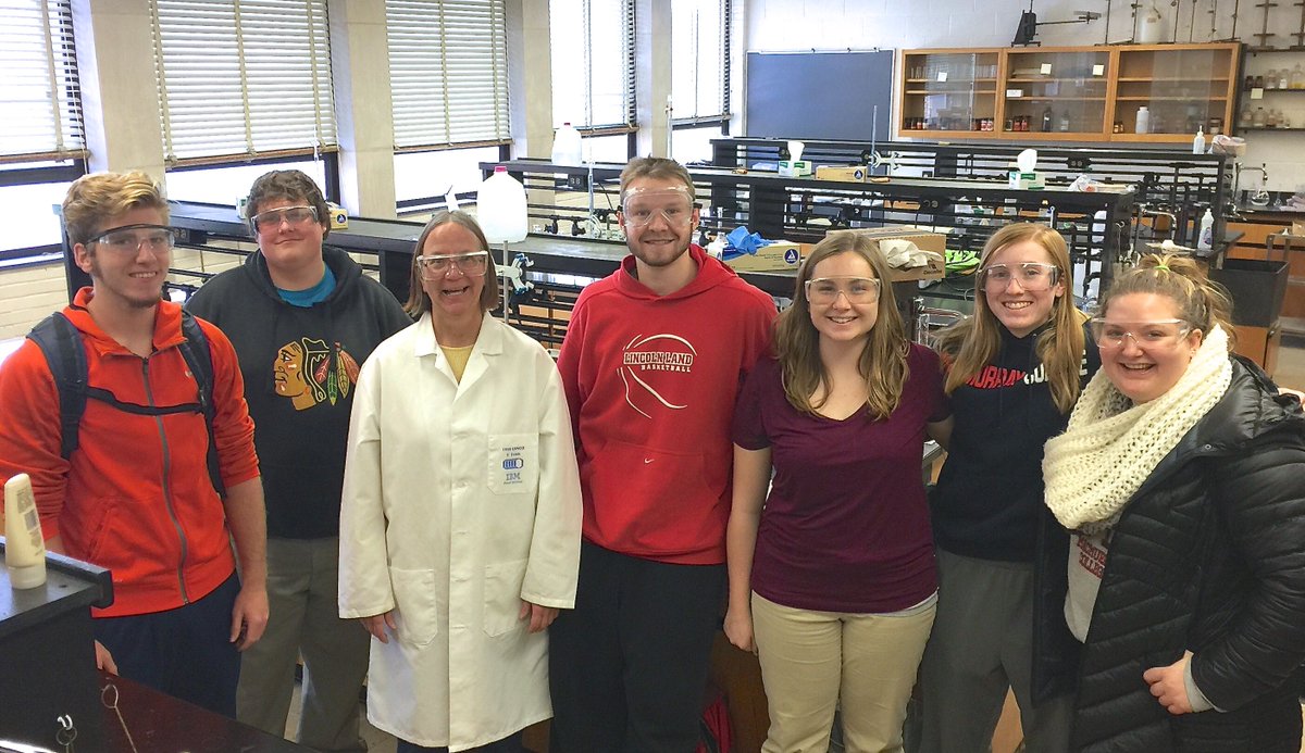 Mac_Biology's tweet photo. The semester is quickly winding down! Today was Dr. Szczepanski's last Quant Lab of the semester! @MacMurray1846 https://t.co/SlQaCpvVJr