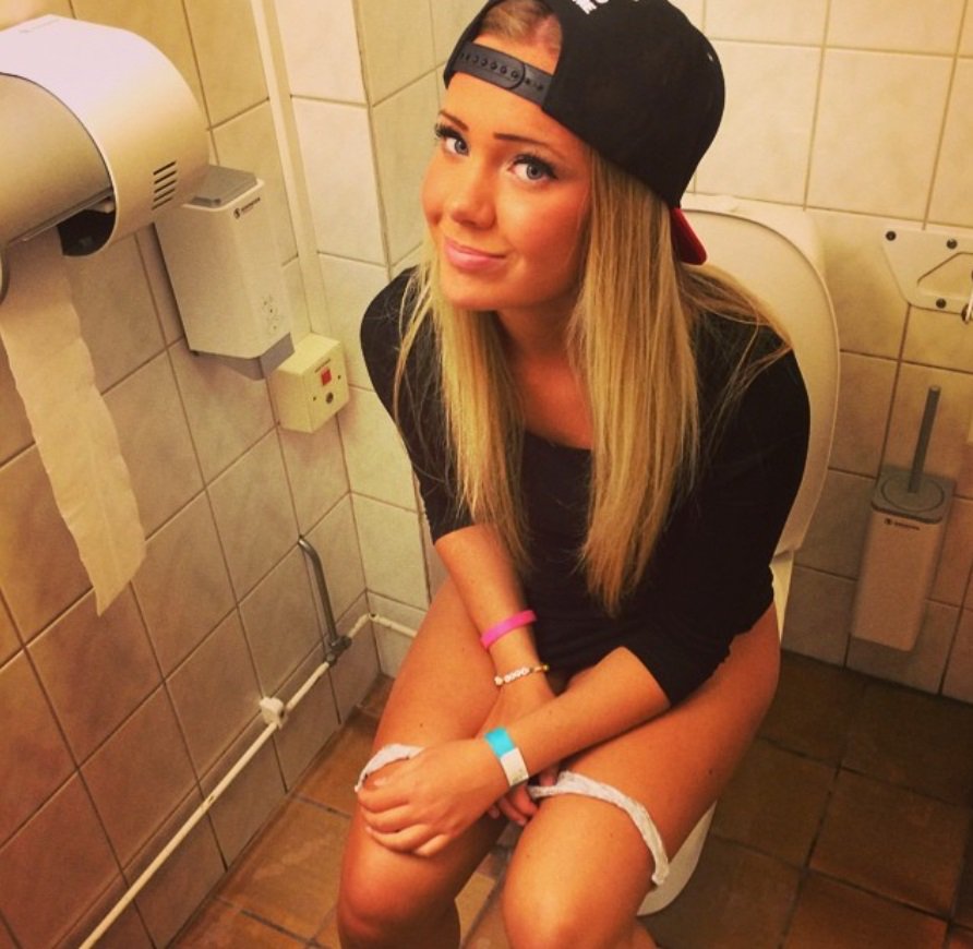 michelle hunziker porno fakes girls head in urinal