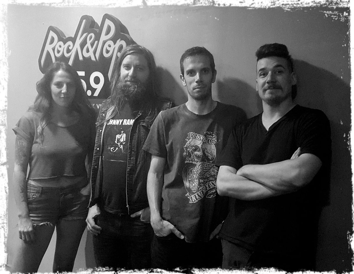fmrockandpop's tweet photo. YA MISMO @FECHASFUTBOL en #LSDL con @TapaMartin y @trinilopezr  https://t.co/y7V8aLMR2Z FM95.9 https://t.co/KiMDXBzh1h