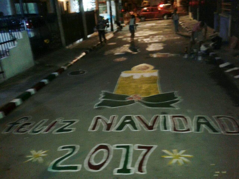 CaliesCaliCOL's tweet photo. Y en #CaliCo como es costumbre navideña en los barrios tradicionales, decoran las calles y pintan las calles. 😄 https://t.co/BKc5jeYDY4