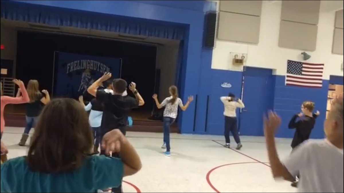 FrelinghuysenTS's tweet image. @NatalieNONeil recreated the #hiphopcoding summit with Ss  @scratchteam #BIGSTEAM #hourofcode
