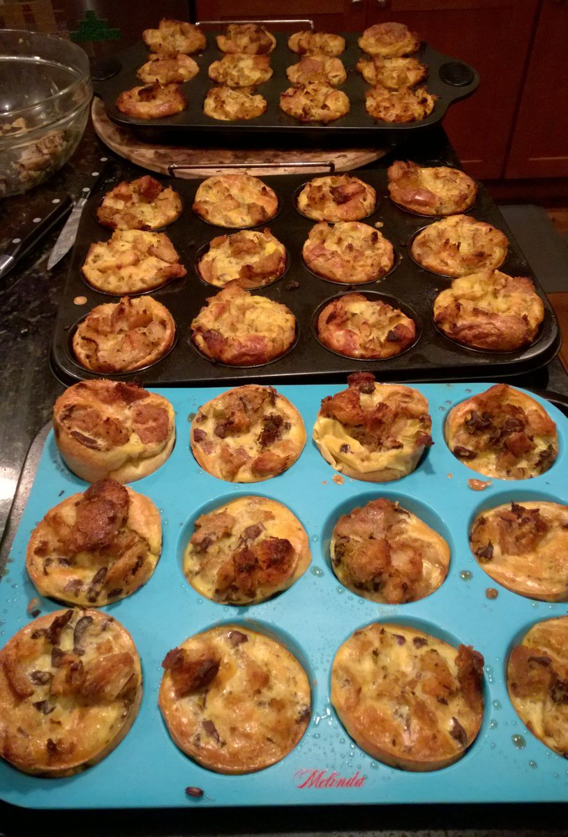 strtrkn's tweet image. This is what you do with leftover stuffing. Stuffin' muffins round two! @RosannaPansino #iloveleftovers